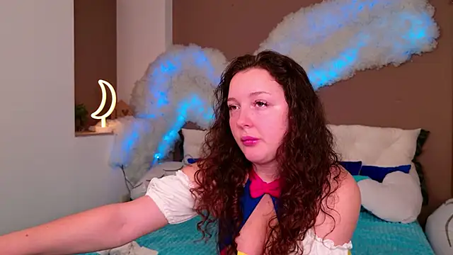 Snapshot of GloriNichols chatting on 10-27-25, 07:12 GloriNichols online show from 10-27-25, 07:12