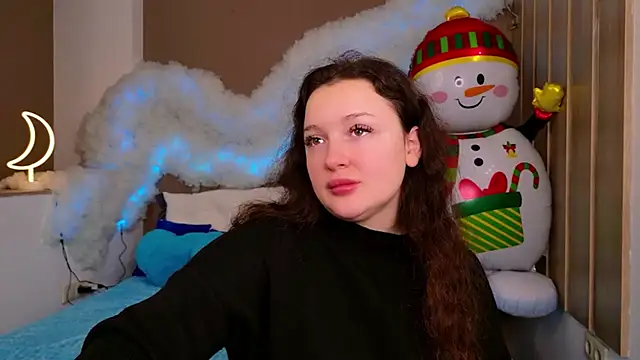 Snapshot of GloriNichols chatting on 12-14-25, 06:08 GloriNichols online show from 12-14-25, 06:08