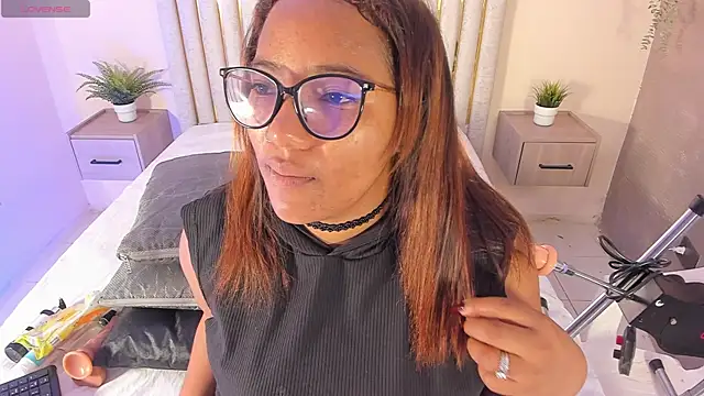 Snapshot of Lilithcaballero chatting on 01-27-25, 03:47 Lilithcaballero online show from 01-27-25, 03:47