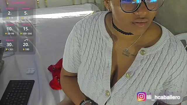 Snapshot of Lilithcaballero chatting on 01-28-25, 03:36 Lilithcaballero online show from 01-28-25, 03:36