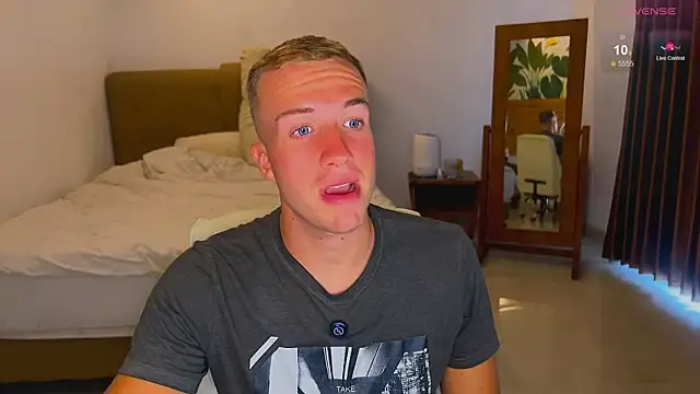 Snapshot of tommy_cumfinger chatting on 09-18-25, 01:51 tommy cumfinger online show from 09-18-25, 01:51