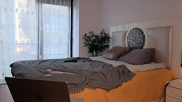 my lina online show from 01-09-25, 01:35