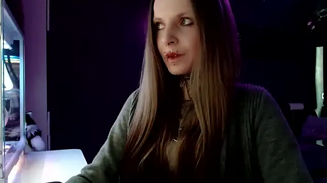 Snapshot of InesGold chatting on 02-11-25, 10:48 InesGold online show from 02-11-25, 10:48