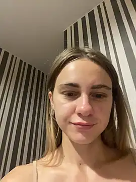 GraceTorrez online show from 10-07-25, 03:42