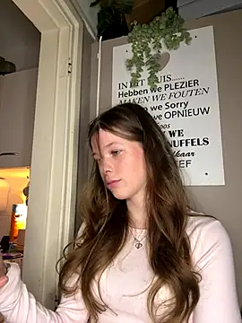 sophiamlf online show from 12-15-25, 07:29