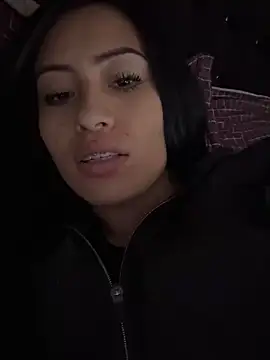 Snapshot of Sara_luna_ chatting on 12-20-24, 06:35 Sara luna online show from 12-20-24, 06:35