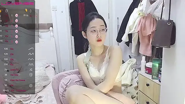 Snapshot of Destin_ chatting on 12-26-24, 01:10 Destin  online show from 12-26-24, 01:10