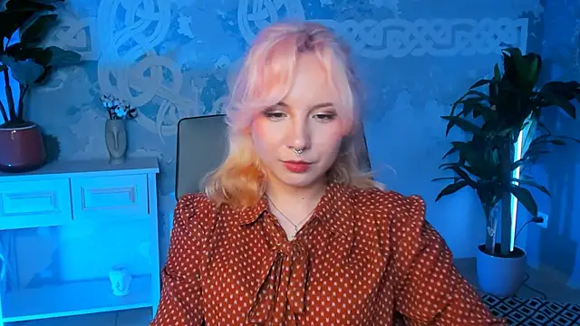 Snapshot of JasmineMilko chatting on 02-05-25, 08:11 JasmineMilko online show from 02-05-25, 08:11