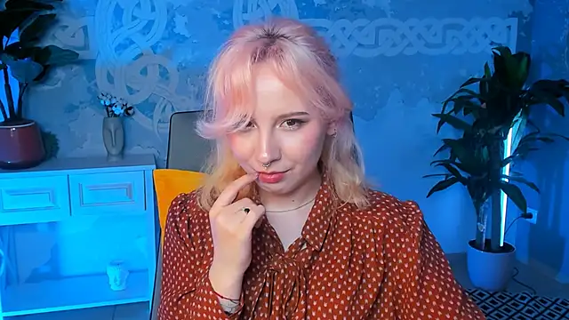 Snapshot of JasmineMilko chatting on 02-05-25, 11:12 JasmineMilko online show from 02-05-25, 11:12