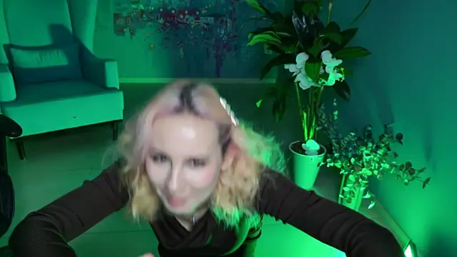 Snapshot of JasmineMilko chatting on 02-13-25, 11:17 JasmineMilko online show from 02-13-25, 11:17