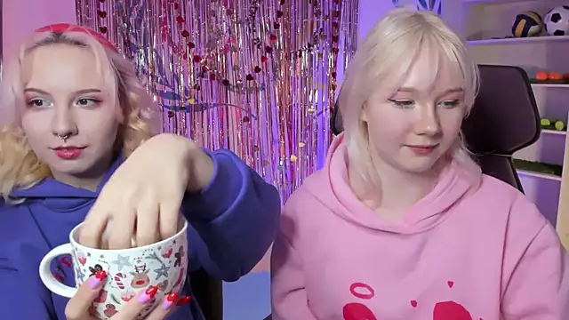 Snapshot of JasmineMilko chatting on 02-14-25, 09:03 JasmineMilko online show from 02-14-25, 09:03