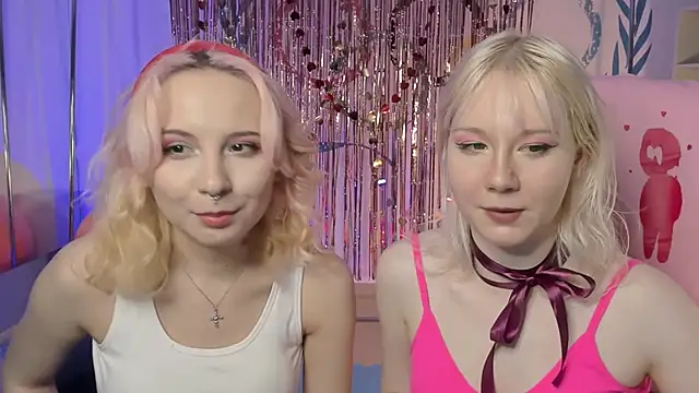 Snapshot of JasmineMilko chatting on 02-14-25, 03:05 JasmineMilko online show from 02-14-25, 03:05