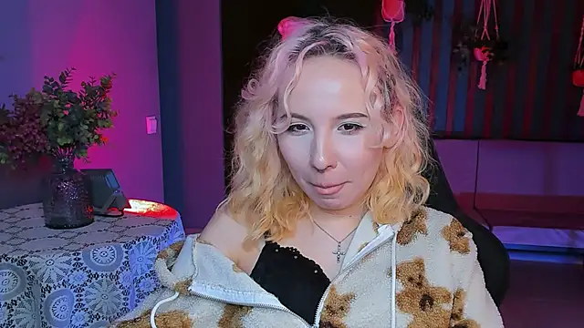 Snapshot of JasmineMilko chatting on 02-23-25, 02:14 JasmineMilko online show from 02-23-25, 02:14