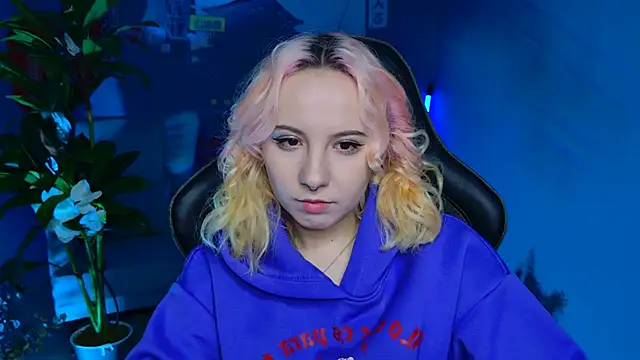 Snapshot of JasmineMilko chatting on 02-25-25, 05:08 JasmineMilko online show from 02-25-25, 05:08