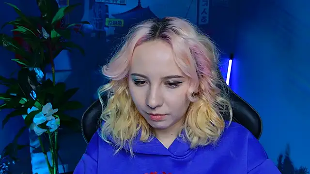 Snapshot of JasmineMilko chatting on 02-25-25, 08:14 JasmineMilko online show from 02-25-25, 08:14