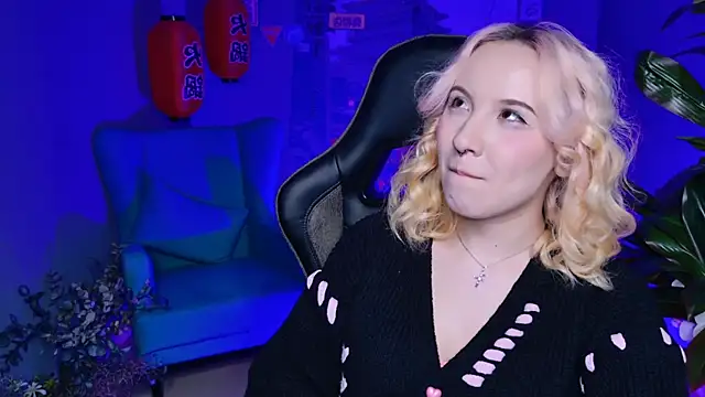 Snapshot of JasmineMilko chatting on 03-04-25, 08:13 JasmineMilko online show from 03-04-25, 08:13