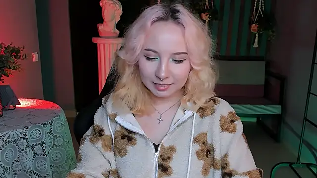 Snapshot of JasmineMilko chatting on 03-05-25, 08:21 JasmineMilko online show from 03-05-25, 08:21