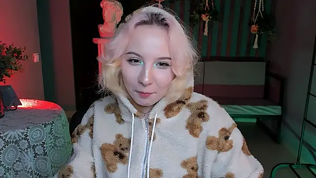 Snapshot of JasmineMilko chatting on 03-05-25, 11:28 JasmineMilko online show from 03-05-25, 11:28