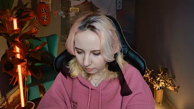 Snapshot of JasmineMilko chatting on 03-09-25, 12:42 JasmineMilko online show from 03-09-25, 12:42