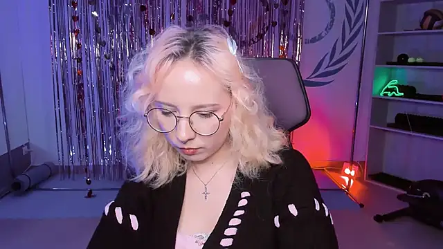 Snapshot of JasmineMilko chatting on 03-12-25, 12:36 JasmineMilko online show from 03-12-25, 12:36