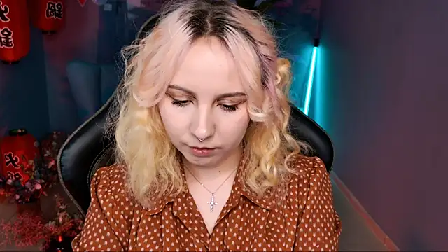 Snapshot of JasmineMilko chatting on 03-18-25, 08:14 JasmineMilko online show from 03-18-25, 08:14