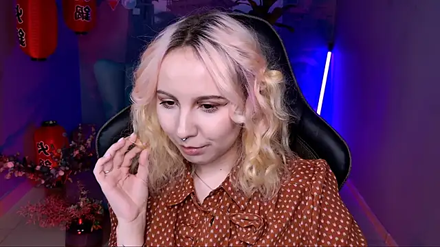 Snapshot of JasmineMilko chatting on 03-18-25, 11:19 JasmineMilko online show from 03-18-25, 11:19