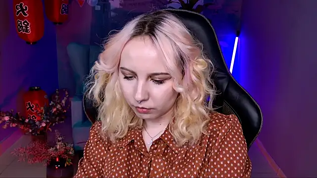 Snapshot of JasmineMilko chatting on 03-18-25, 02:26 JasmineMilko online show from 03-18-25, 02:26