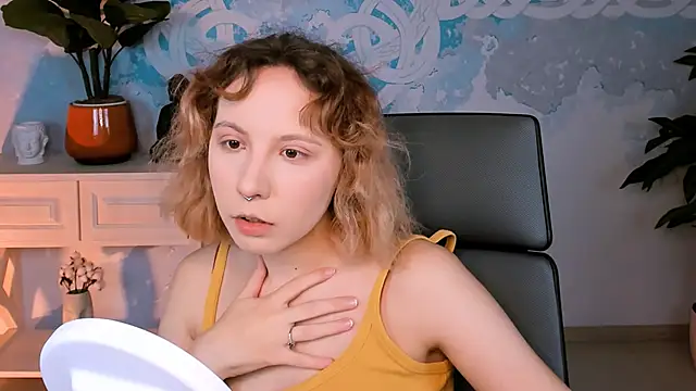 Snapshot of JasmineMilko chatting on 10-20-25, 05:08 JasmineMilko online show from 10-20-25, 05:08