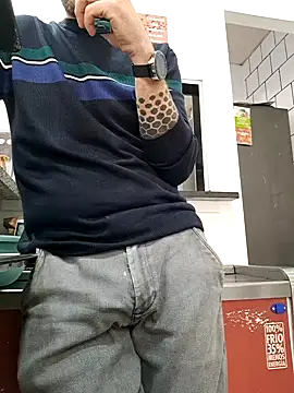 Snapshot of PublicNoFace chatting on 01-08-25, 12:58 PublicNoFace online show from 01-08-25, 12:58