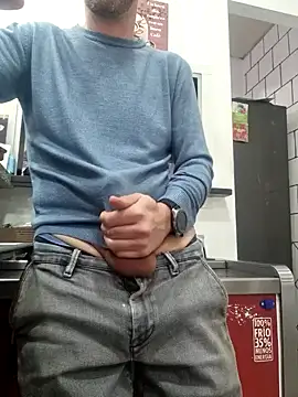 Snapshot of PublicNoFace chatting on 01-22-25, 12:38 PublicNoFace online show from 01-22-25, 12:38