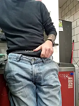 Snapshot of PublicNoFace chatting on 03-11-25, 11:23 PublicNoFace online show from 03-11-25, 11:23