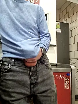 Snapshot of PublicNoFace chatting on 03-13-25, 01:18 PublicNoFace online show from 03-13-25, 01:18