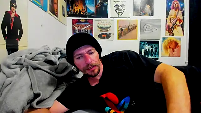 Snapshot of cloudyystar666 chatting on 12-14-25, 04:07 cloudyystar666 online show from 12-14-25, 04:07