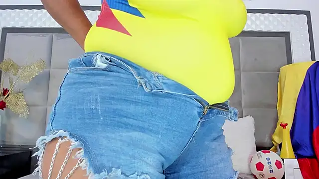 Snapshot of OliviaBurning chatting on 03-20-25, 10:40 OliviaBurning online show from 03-20-25, 10:40