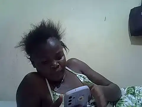 Snapshot of pretty_vivy chatting on 02-18-25, 04:37 pretty vivy online show from 02-18-25, 04:37