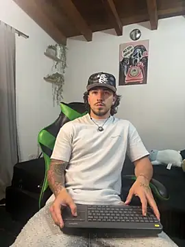 Valentino Xander online show from 11-21-25, 11:36