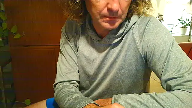 Snapshot of costanza7070 chatting on 10-17-25, 04:15 costanza7070 online show from 10-17-25, 04:15