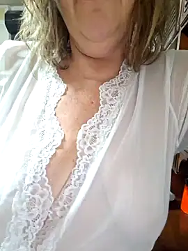 Snapshot of Mara-24 chatting on 12-30-24, 10:45 Mara-24 online show from 12-30-24, 10:45