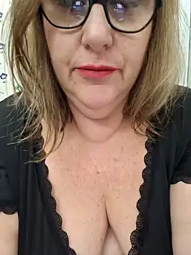 Snapshot of Mara-24 chatting on 01-12-25, 10:43 Mara-24 online show from 01-12-25, 10:43