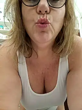 Snapshot of Mara-24 chatting on 01-18-25, 11:33 Mara-24 online show from 01-18-25, 11:33