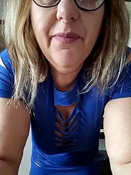 Snapshot of Mara-24 chatting on 02-16-25, 10:43 Mara-24 online show from 02-16-25, 10:43