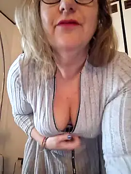 Snapshot of Mara-24 chatting on 02-16-25, 02:32 Mara-24 online show from 02-16-25, 02:32