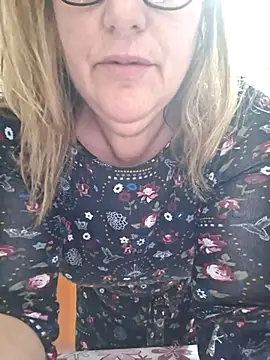 Snapshot of Mara-24 chatting on 03-16-25, 10:42 Mara-24 online show from 03-16-25, 10:42