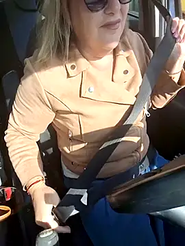 Snapshot of Mara-24 chatting on 10-19-25, 09:21 Mara-24 online show from 10-19-25, 09:21