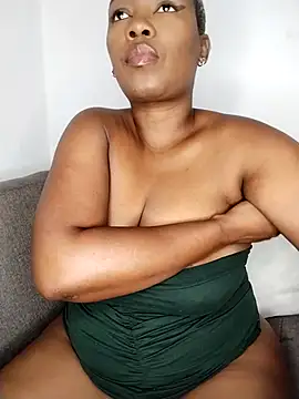 Snapshot of bigbootyboohle chatting on 10-17-25, 07:11 bigbootyboohle online show from 10-17-25, 07:11