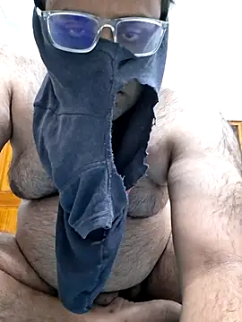 Snapshot of shree7776trrr chatting on 10-21-25, 12:50 shree7776trrr online show from 10-21-25, 12:50