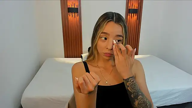 AliceRoss0 online show from 12-04-25, 08:39