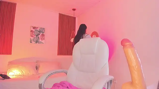 TiffanyWright online show from 11-04-25, 11:20