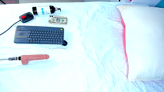 CintiaVega online show from 02-03-25, 02:45