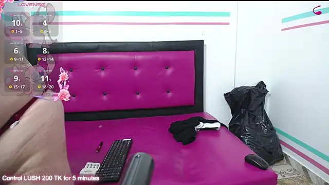 Snapshot of kambelroche chatting on 09-16-25, 11:44 kambelroche online show from 09-16-25, 11:44